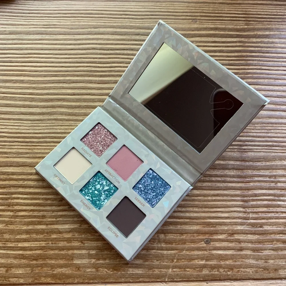 🎉HP🎉 New Urban Decay Stoned Vibes Mini Eyeshadow Palette